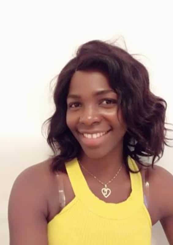 rencontre femme noire souriante