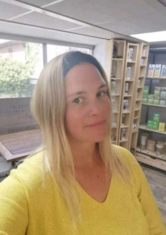rencontre jeune femme blonde timide